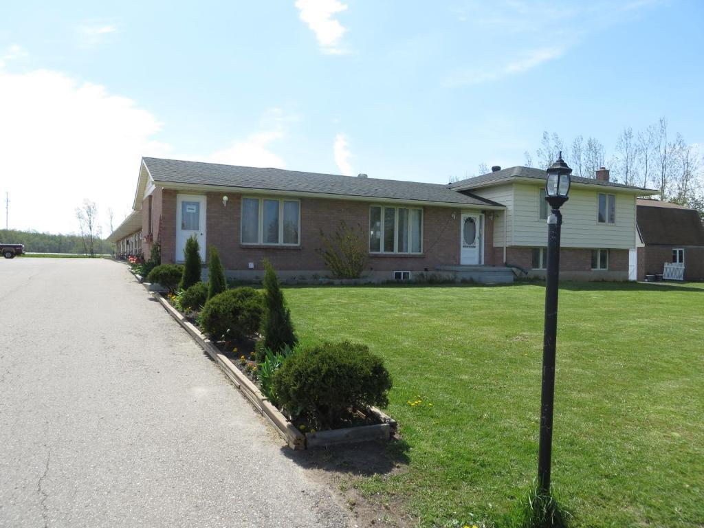 Newburg Inn Motel New Hamburg ภายนอก รูปภาพ