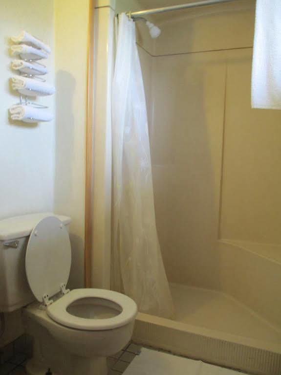 Newburg Inn Motel New Hamburg ภายนอก รูปภาพ